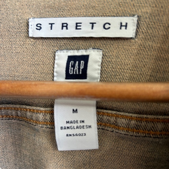 EUC Gap size M vintage denim jacket. From 2004. Fitted. Classic.Fits size 8 well - Picture 8 of 10